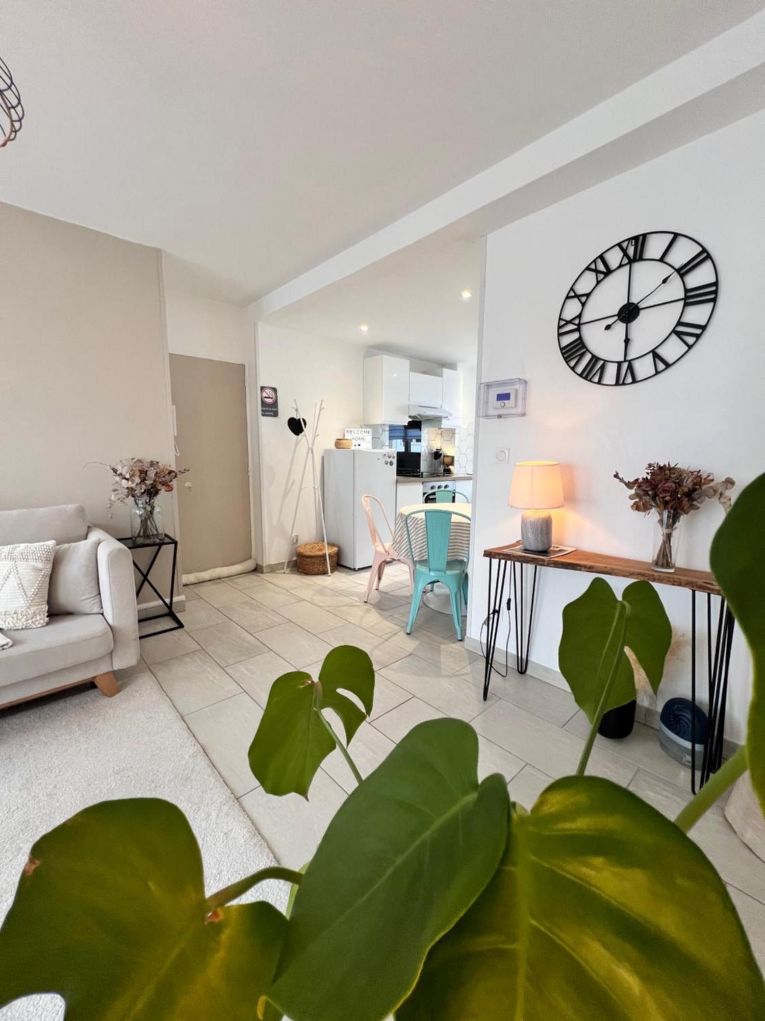 Ferienwohnung Le Bellevue - T3 - Gare & Les Jardins Darcy - Parking Free Dijon Exterior foto